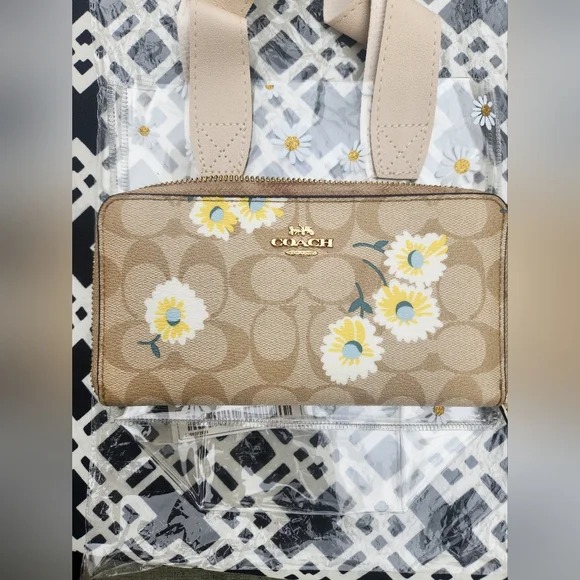 Coach Signature Daisy Wallet Bundle EUC - Picture 1 of 11